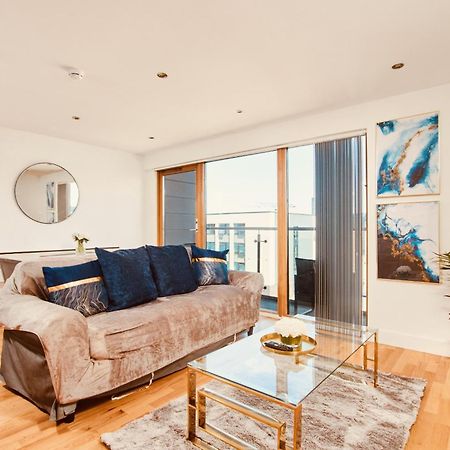 King Deluxe City Apt Large Space& Free Parking! No Balcony ลีดส์ ภายนอก รูปภาพ