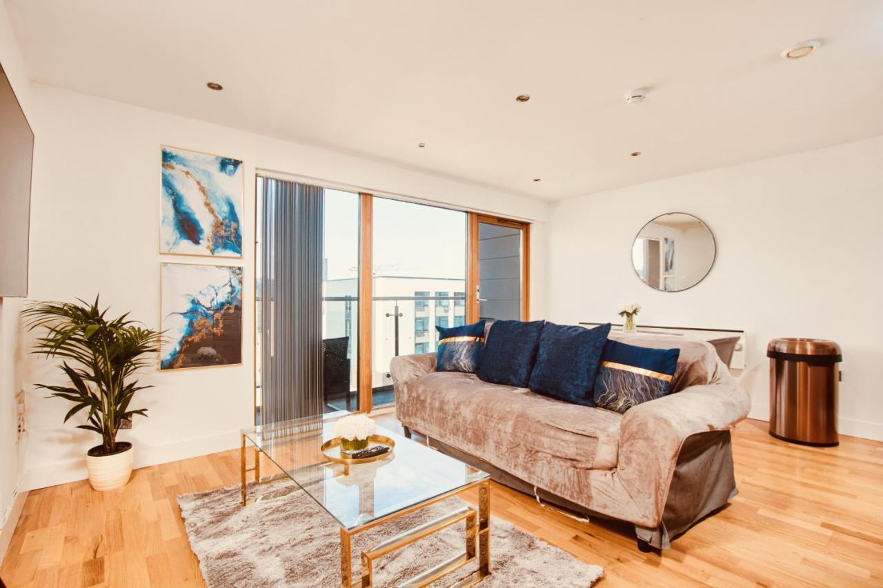 King Deluxe City Apt Large Space& Free Parking! No Balcony ลีดส์ ภายนอก รูปภาพ
