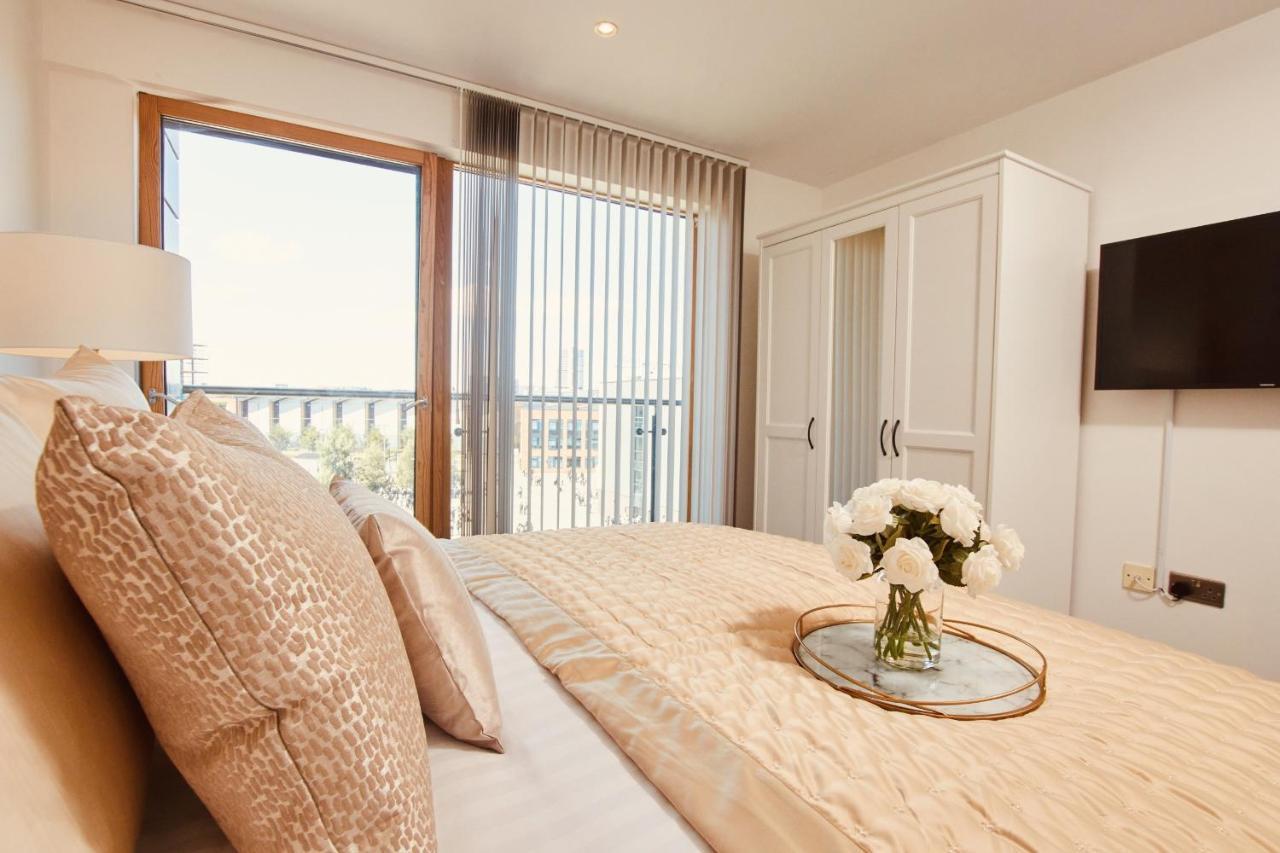 King Deluxe City Apt Large Space& Free Parking! No Balcony ลีดส์ ภายนอก รูปภาพ