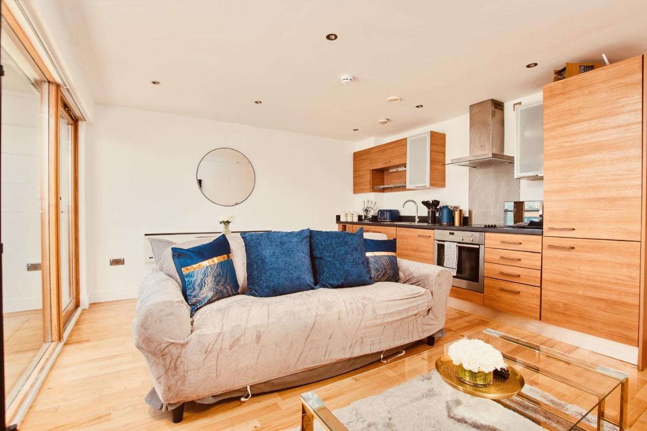 King Deluxe City Apt Large Space& Free Parking! No Balcony ลีดส์ ภายนอก รูปภาพ