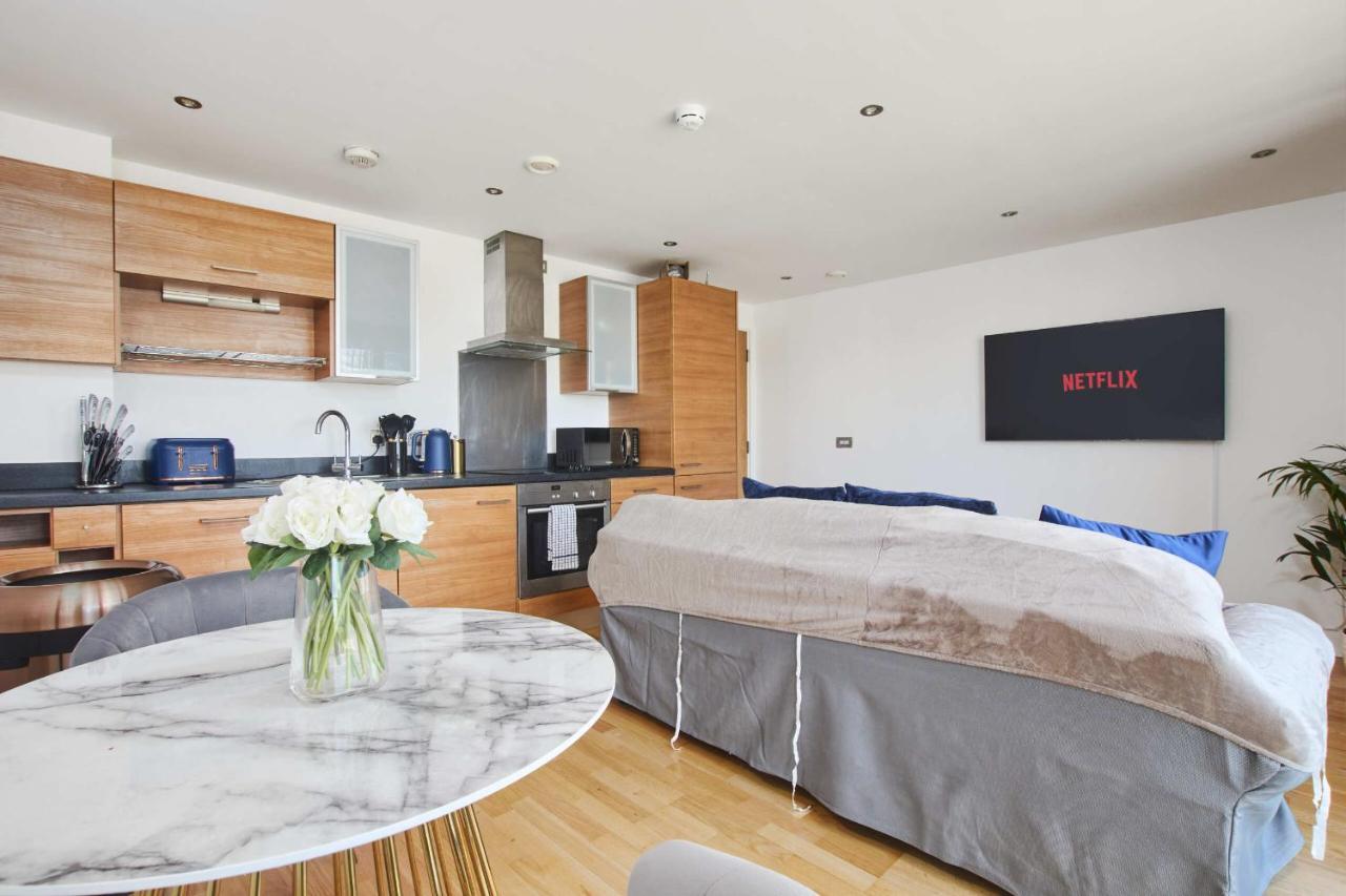 King Deluxe City Apt Large Space& Free Parking! No Balcony ลีดส์ ภายนอก รูปภาพ