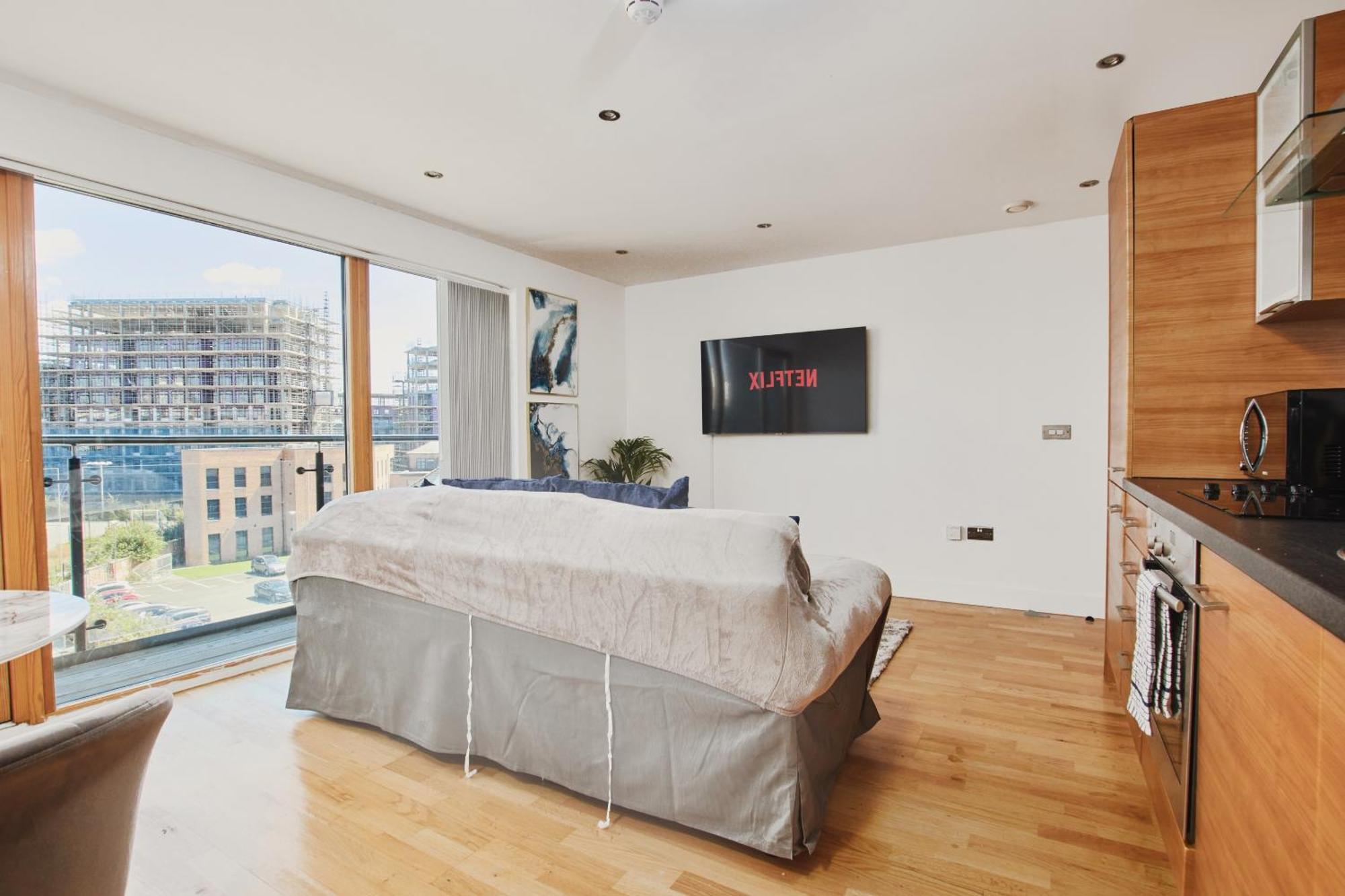 King Deluxe City Apt Large Space& Free Parking! No Balcony ลีดส์ ภายนอก รูปภาพ