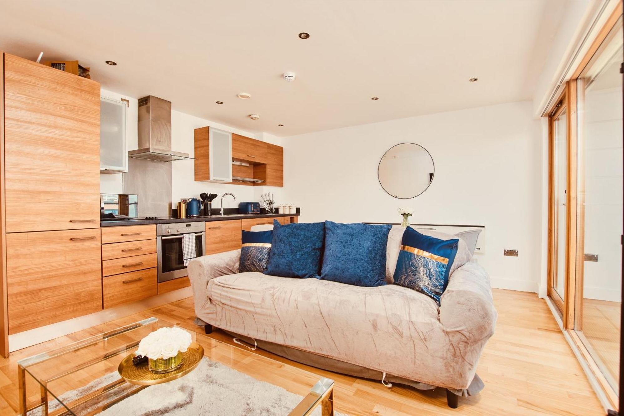 King Deluxe City Apt Large Space& Free Parking! No Balcony ลีดส์ ภายนอก รูปภาพ