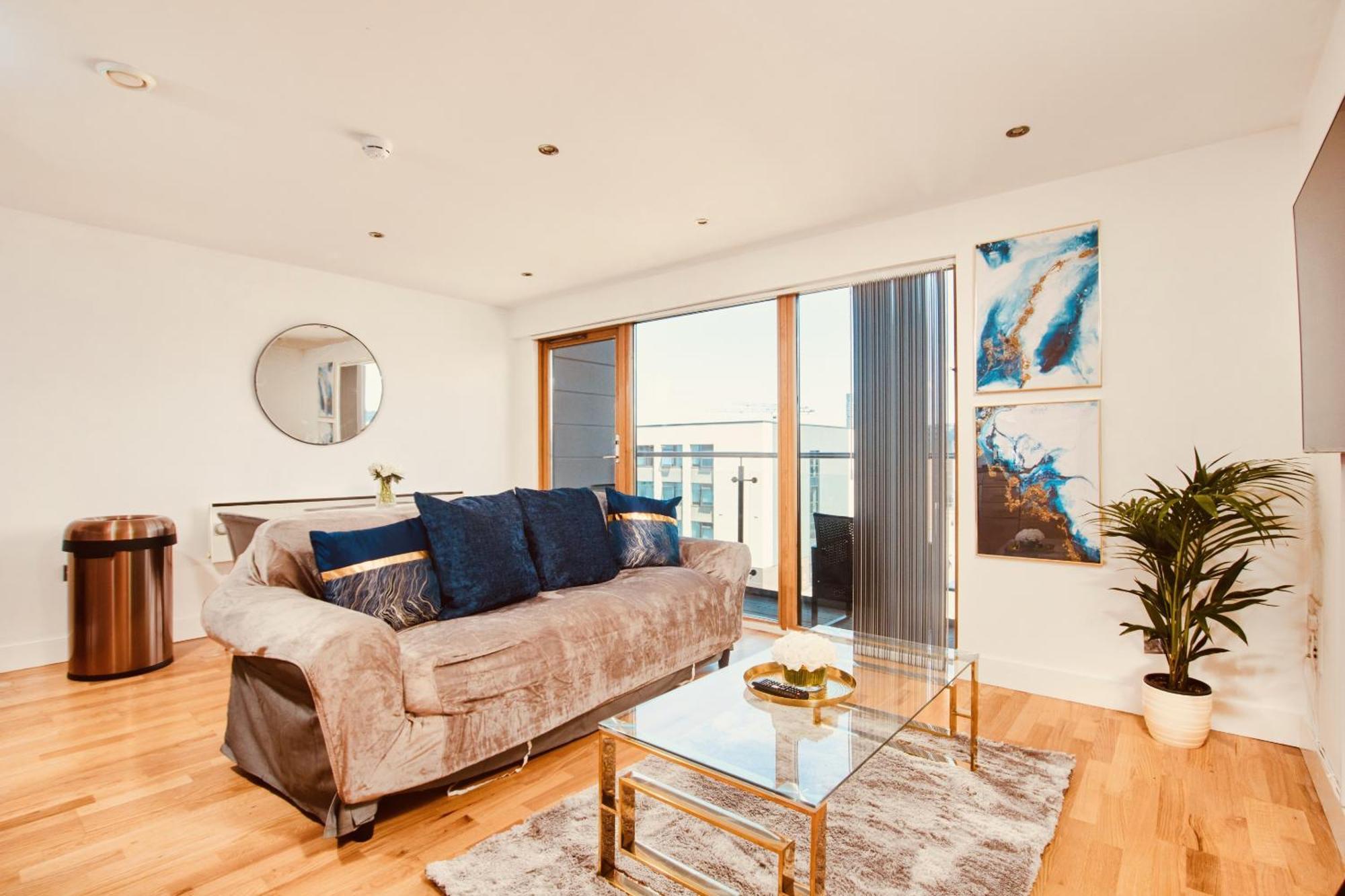 King Deluxe City Apt Large Space& Free Parking! No Balcony ลีดส์ ภายนอก รูปภาพ