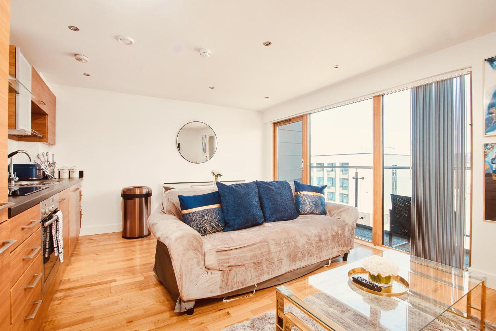 King Deluxe City Apt Large Space& Free Parking! No Balcony ลีดส์ ภายนอก รูปภาพ