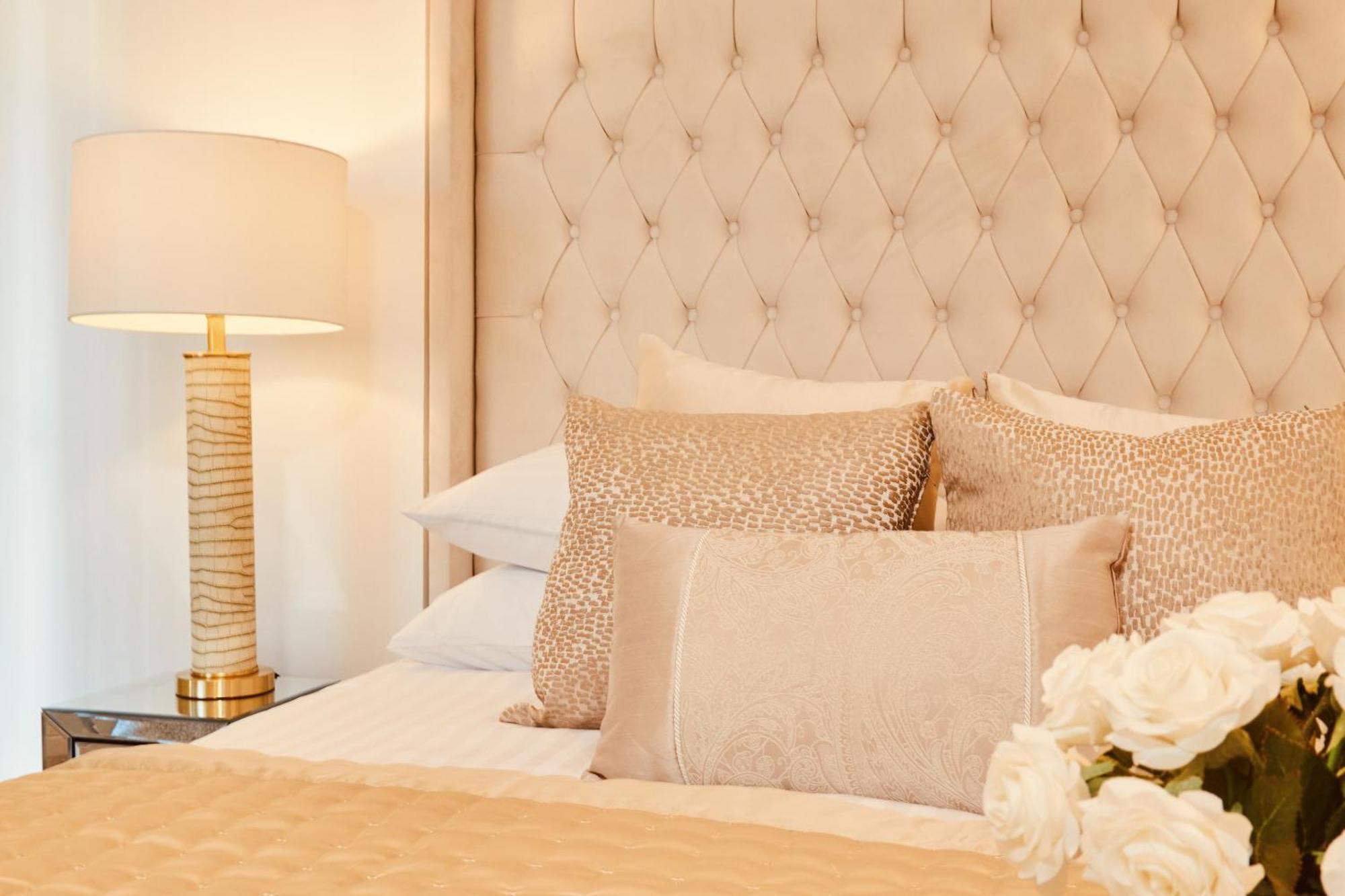 King Deluxe City Apt Large Space& Free Parking! No Balcony ลีดส์ ภายนอก รูปภาพ