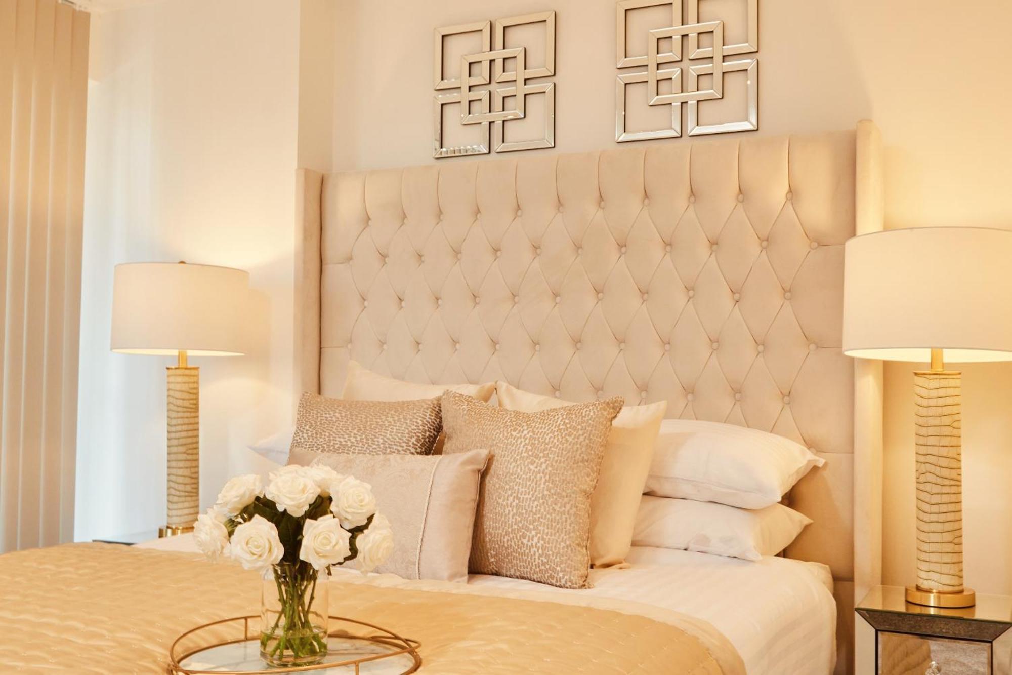 King Deluxe City Apt Large Space& Free Parking! No Balcony ลีดส์ ภายนอก รูปภาพ